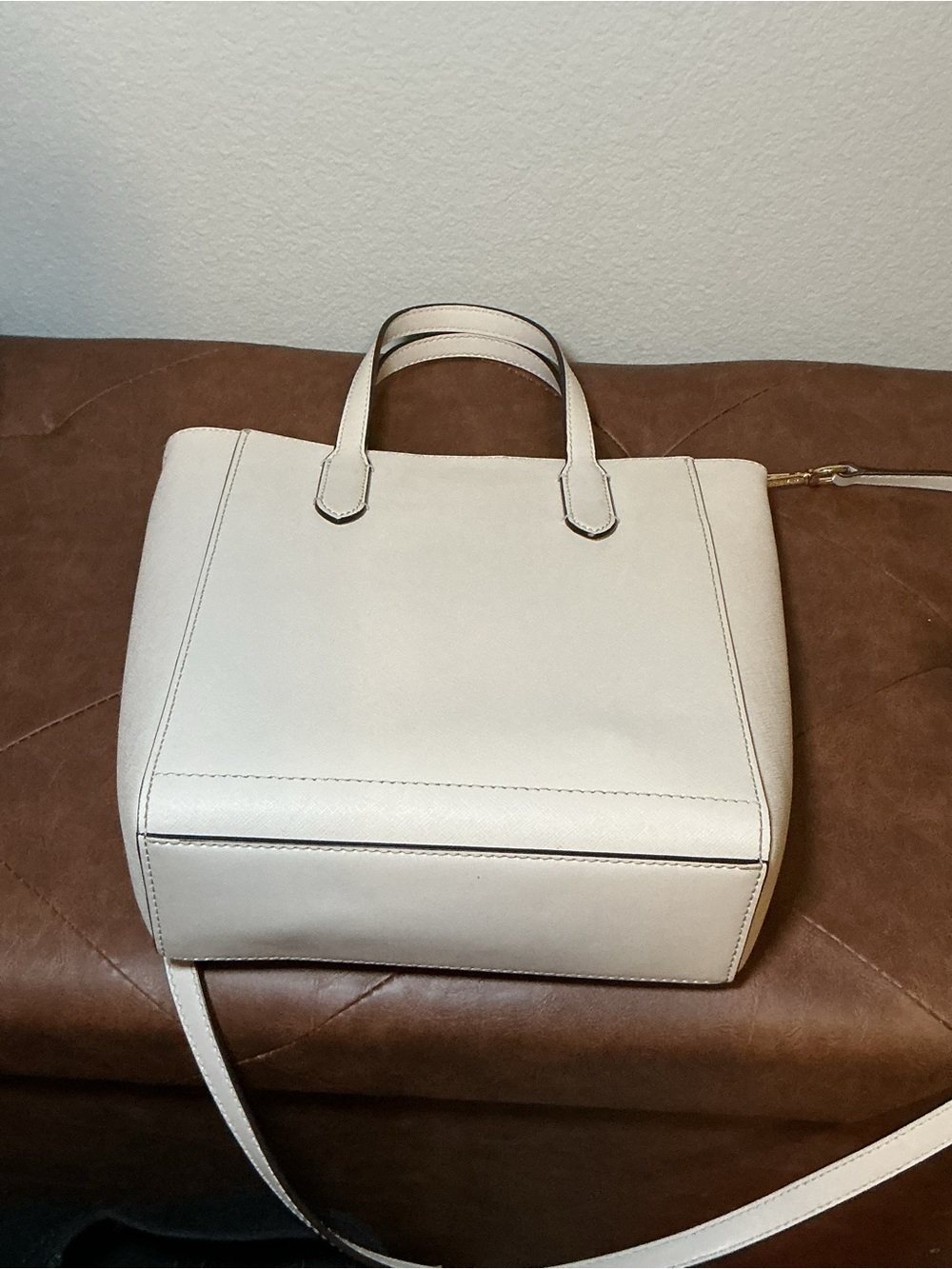 Michael Kors Cream Tote Bag with Removable Strap - Picture 4 of 7